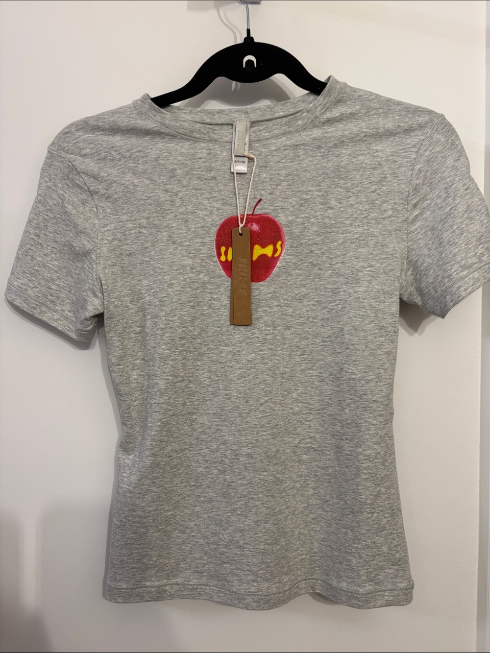 SKIMS Gray Short Sleeve Tee. NY SE. size Medium. Fast safe ship